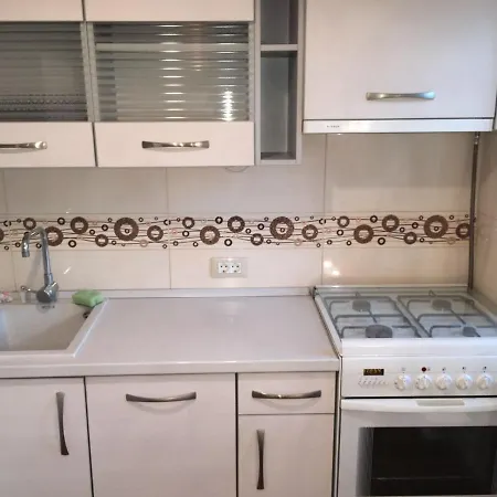 на фонтане.